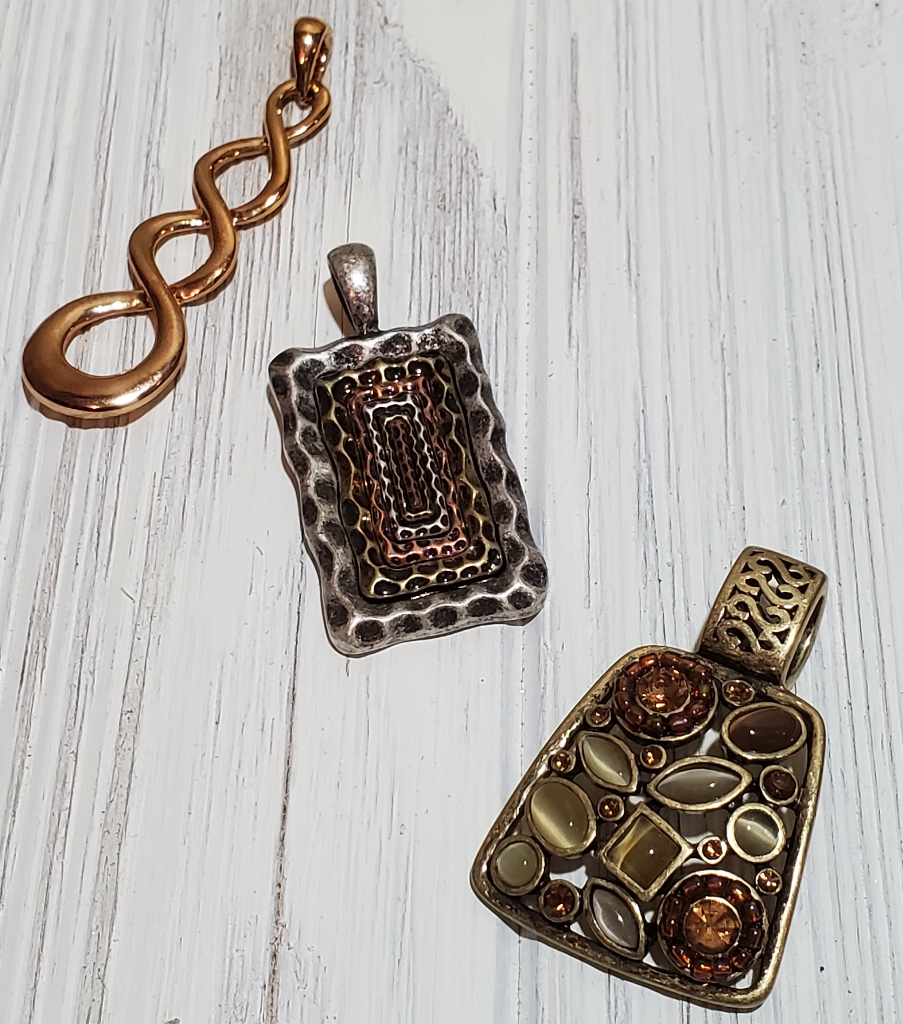 Lia Sophia Pendant Lot 25$
